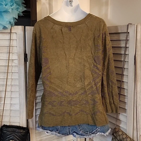 American Eagle brand cardigan sweater in olive 🫒 green - Picture 4 of 10